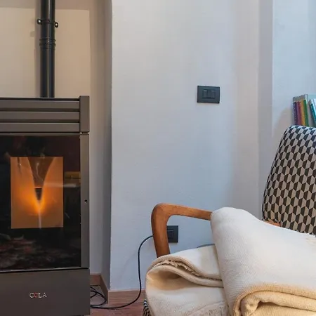 Tiny Loft With Jacuzzi *