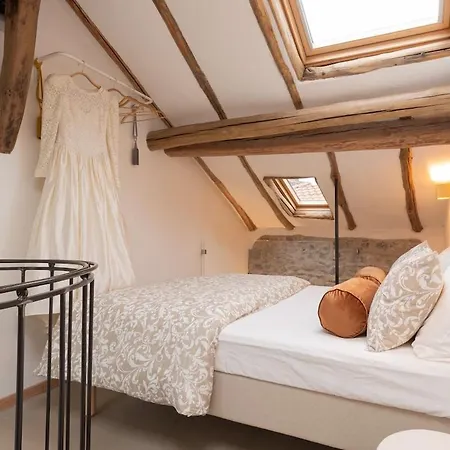 Tiny Loft With Jacuzzi