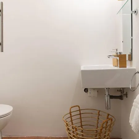 Tiny Loft With Jacuzzi *