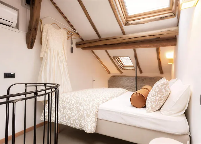 Tiny Loft With Jacuzzi Apartman *