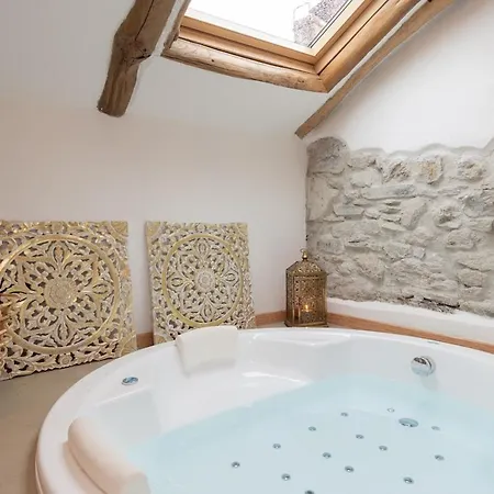 Tiny Loft With Jacuzzi Lägenhet *