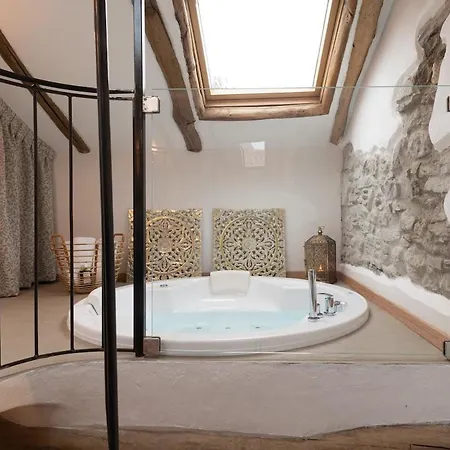 Tiny Loft With Jacuzzi Lägenhet *