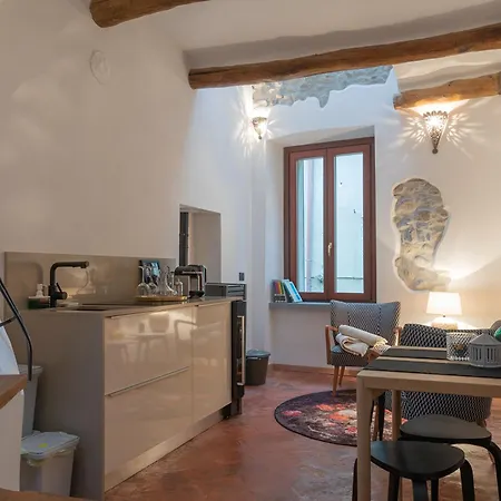 شقة Tiny Loft With Jacuzzi *