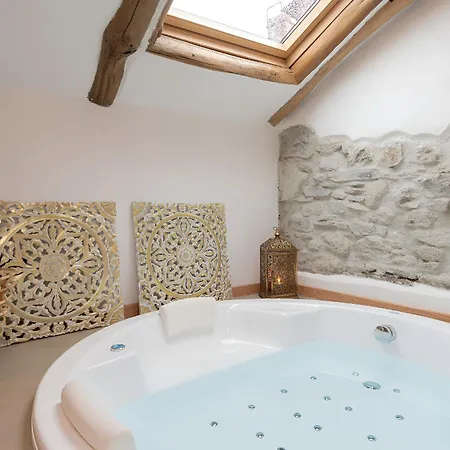 Tiny Loft With Jacuzzi * بيلانو