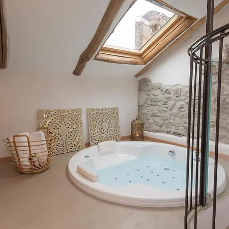 Apartment Tiny Loft With Jacuzzi *