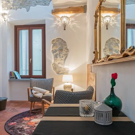 Tiny Loft With Jacuzzi