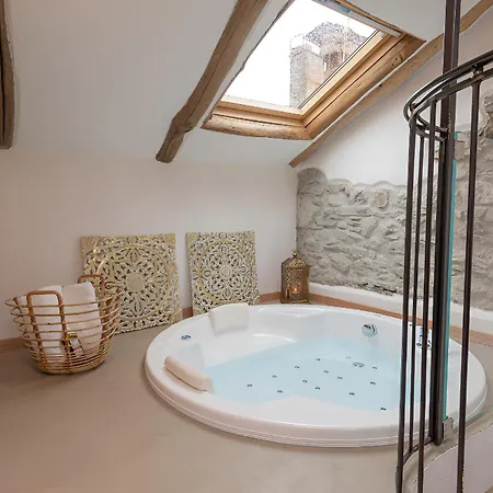 Tiny Loft With Jacuzzi * בלאנו